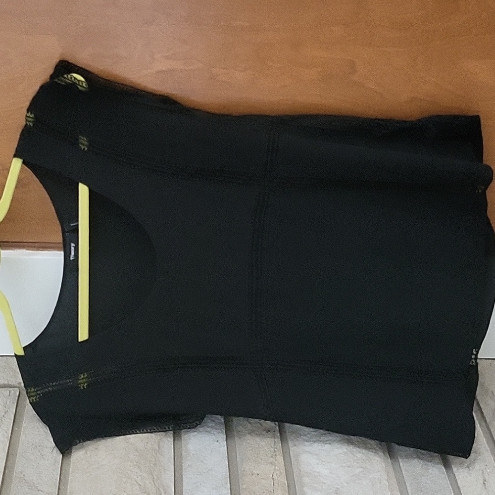 Theory Black Top in small